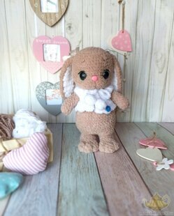 Зайка беж., средн. в белой кофточке